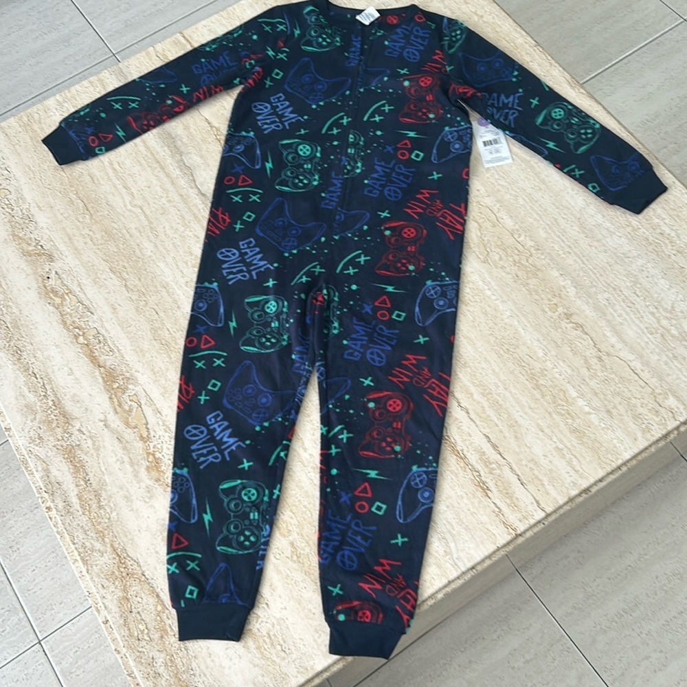NWT fleece winter pyjamas size 6 years